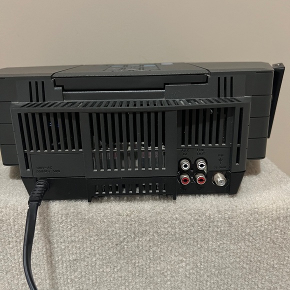 Bose Radio/CD Player - Picture 4 of 5